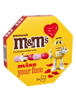 Outlet mandm Milk chocolate (48%) covered peanuts (24%) in a sugar shell.