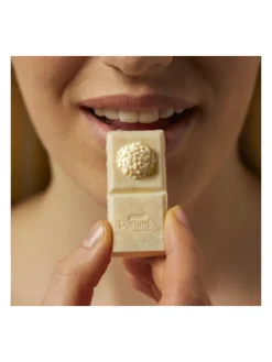 Hot raffaello tablet with white chocolate flavour and creamy centre